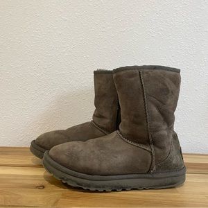 UGG classic short grey suede shearling sheepskin fur boots size 6